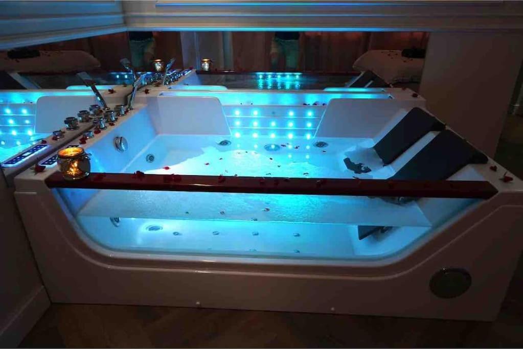 Apartament Glamour Prywatne Jacuzzi Starowislna Krakau Exterior foto